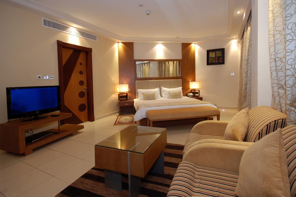 Deluxe Family Suite,723678079:JPEG